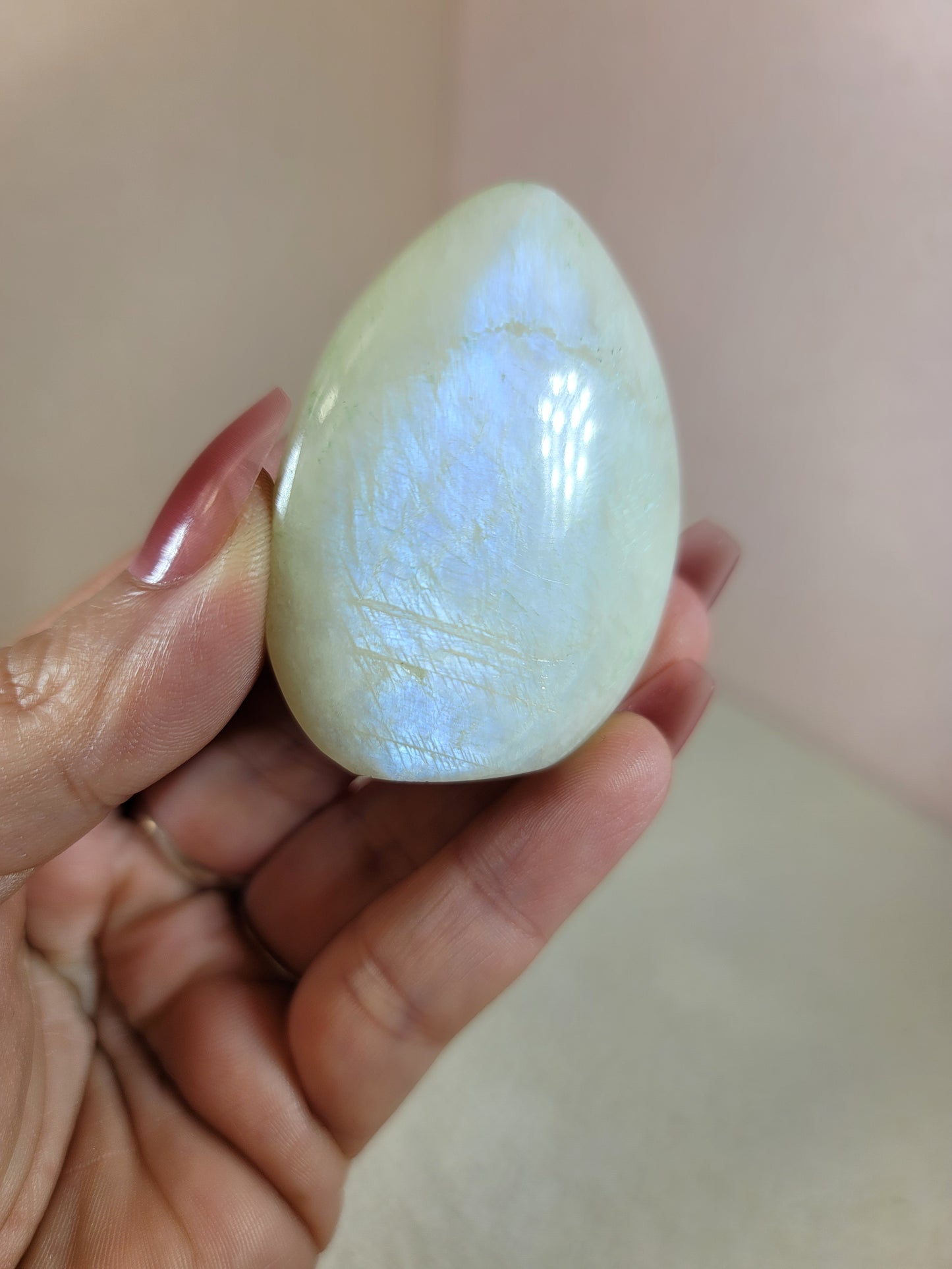 (G) White Rainbow Moonstone Smooth Flame w/Blue Flash