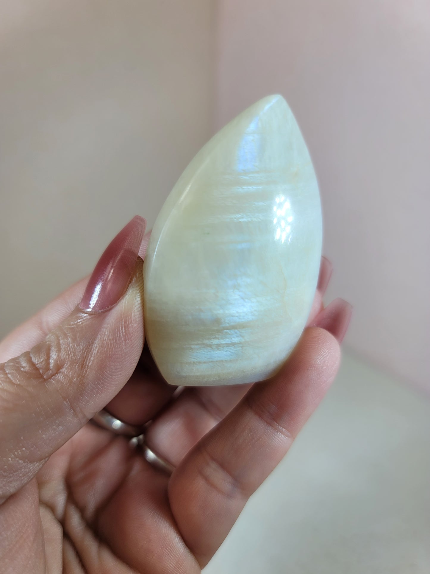(H) White Rainbow Moonstone Smooth Flame w/Blue Flash