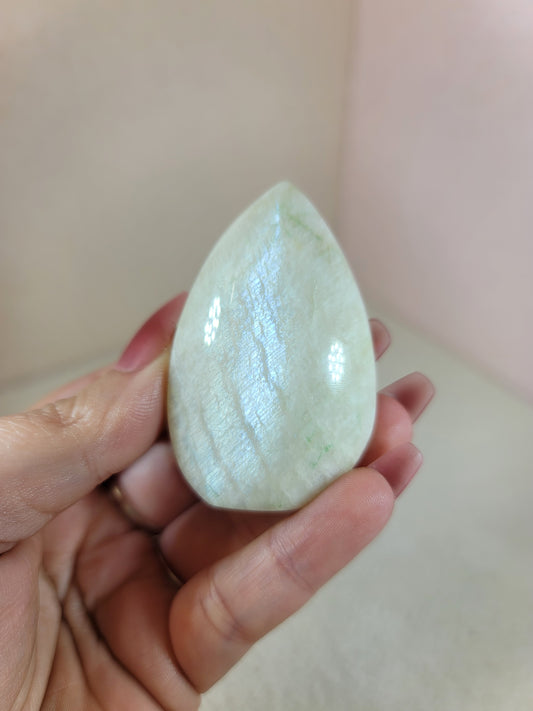 (J) White Rainbow Moonstone Smooth Flame w/Blue Flash
