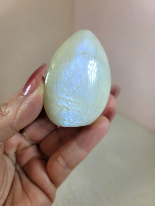 (G) White Rainbow Moonstone Smooth Flame w/Blue Flash