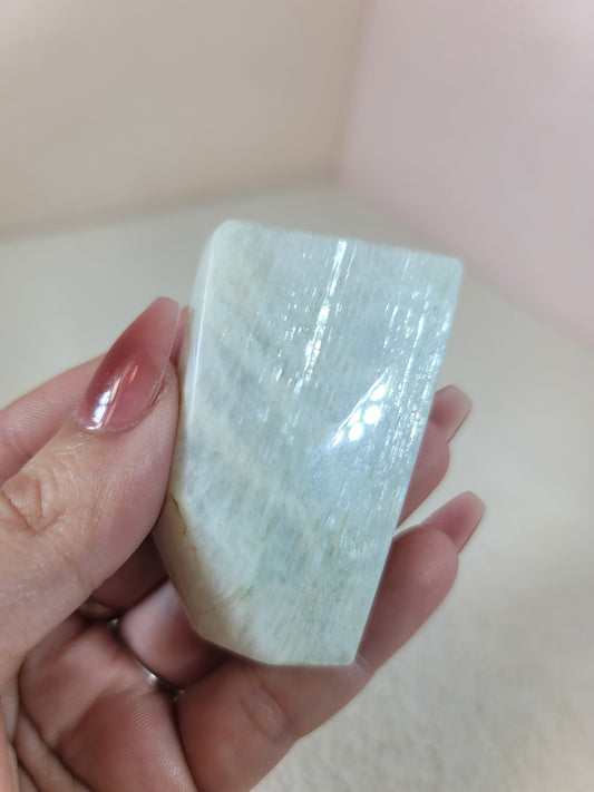 (C) White Rainbow Moonstone Faceted Freeform w/Blue Flash