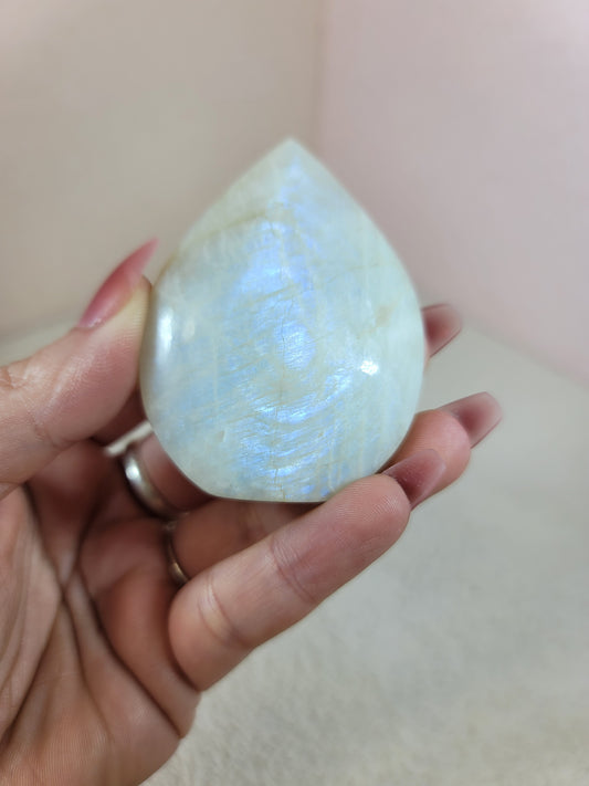 (B) White Rainbow Moonstone Smooth Flame w/Blue Flash