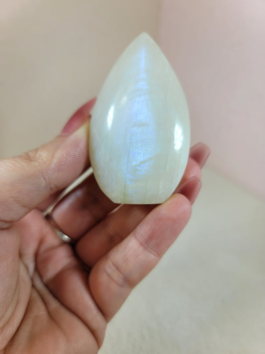 (L) White Rainbow Moonstone Smooth Flame w/Blue Flash